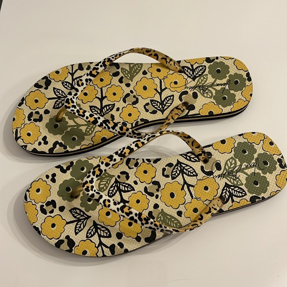 Vera Bradley flip flops